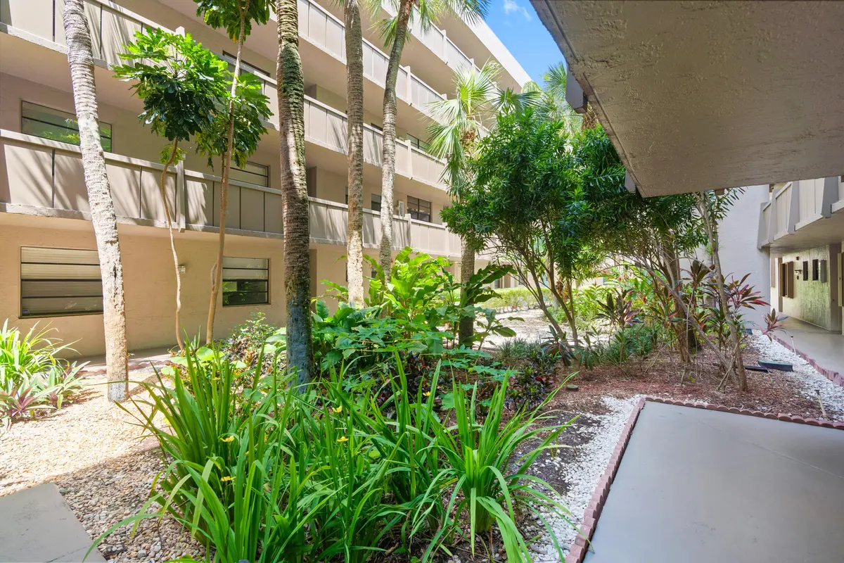 DSC05468 at 900 COLONY POINT Circle 511, Pembroke Pines