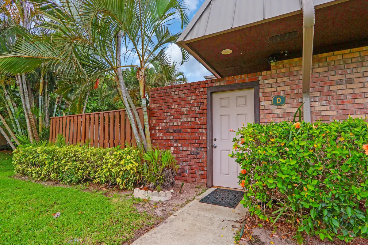 Courtyard Entrance at 1420 OCEAN Way 7D, Jupiter