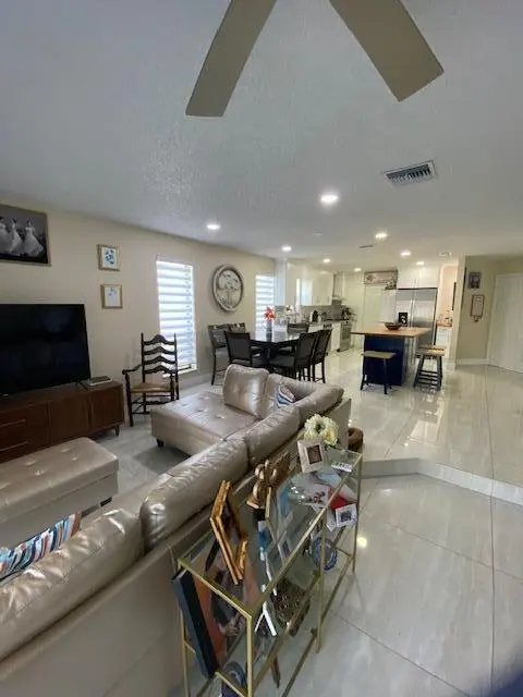 penaliving2 at 1701 WOODBRIDGE LAKES Circle, West Palm Beach