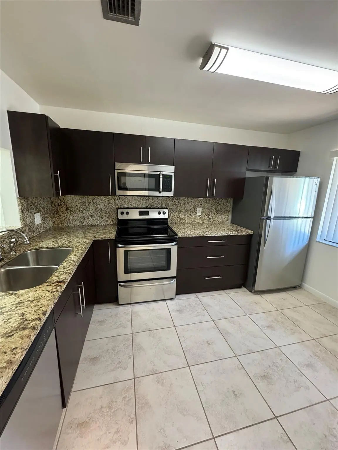 Photo 3 at 445 LAKEVIEW Drive 3, Weston