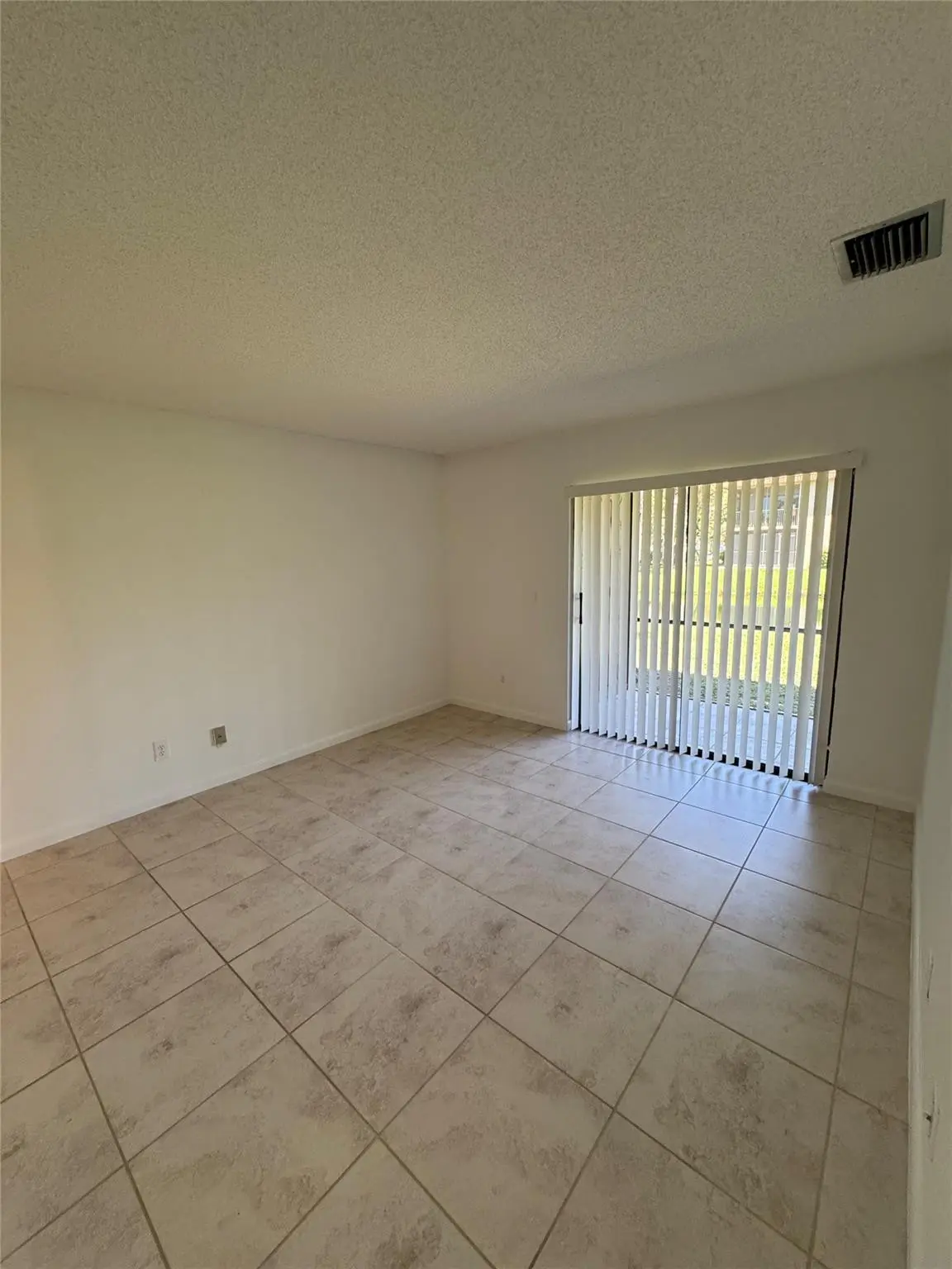 Photo 7 at 445 LAKEVIEW Drive 3, Weston