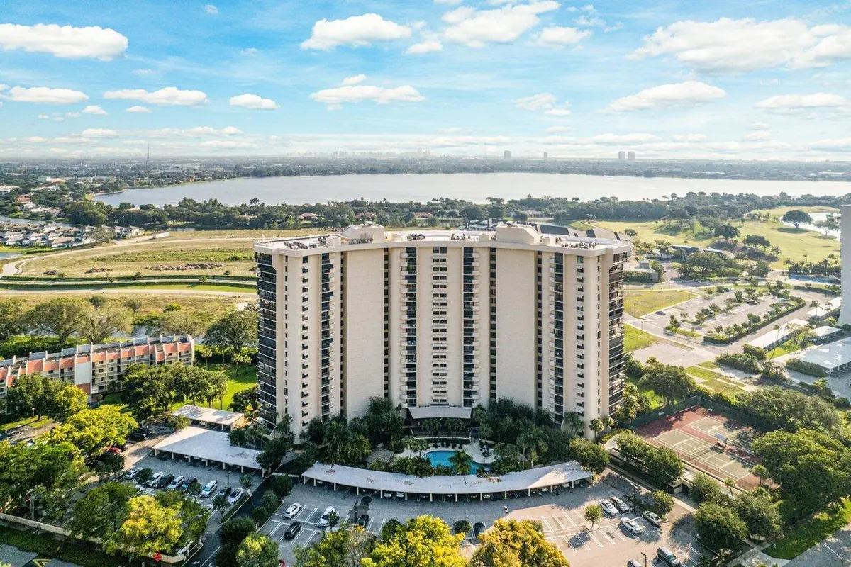 039-2450PresidentialWay-WestPalmBeach-FL at 2450 PRESIDENTIAL Way 1606, West Palm Beach