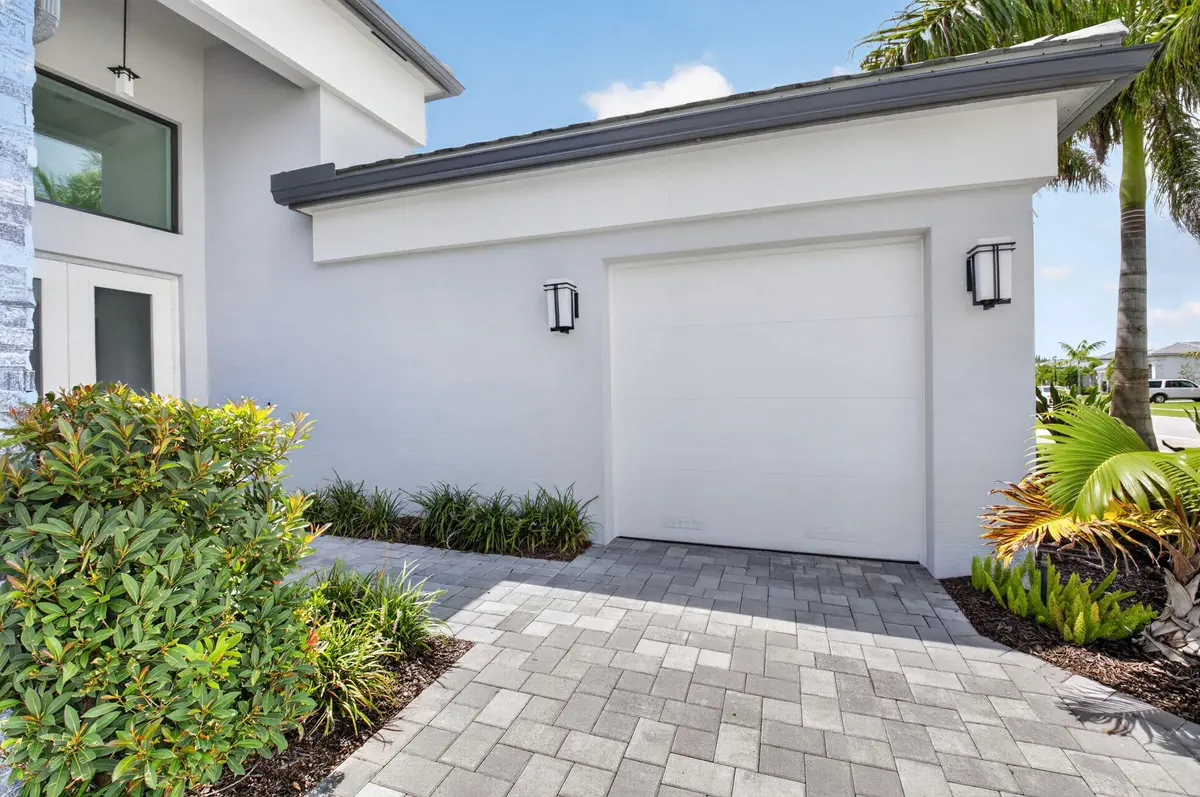 Additional One Car Garage at 11348 Cherry Canyon Court, Boynton Beach