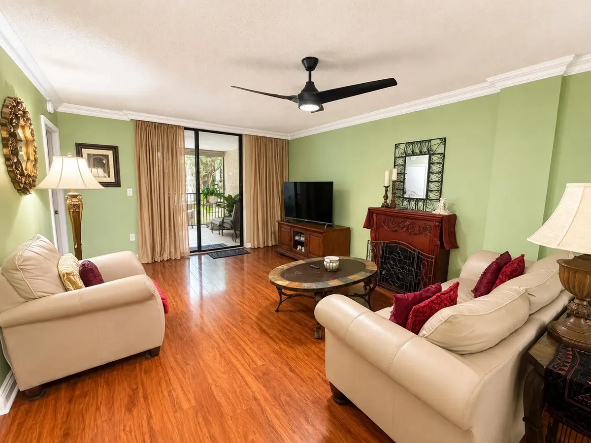 Living Room Photo at 2812 N 46TH Avenue G265, Hollywood