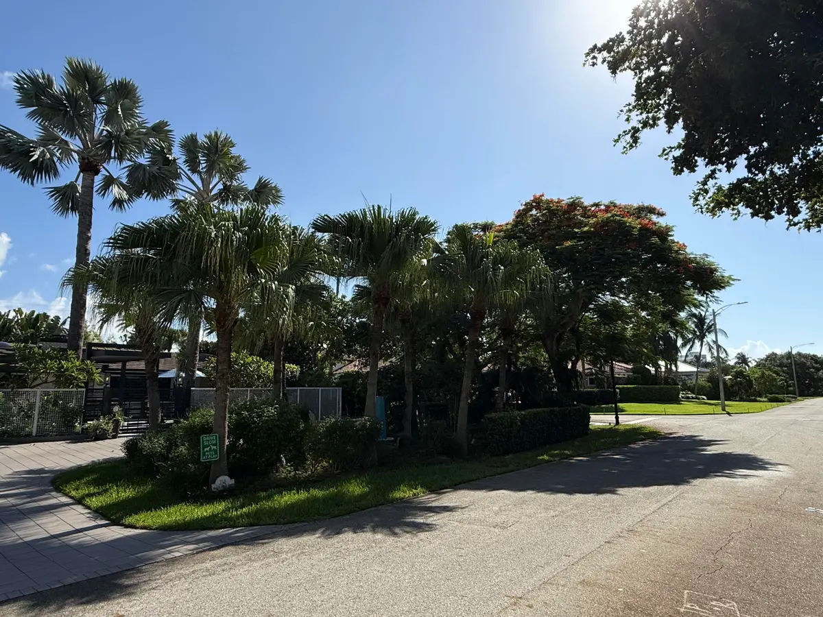 Front Elev at 716 Middle River Drive, Fort Lauderdale