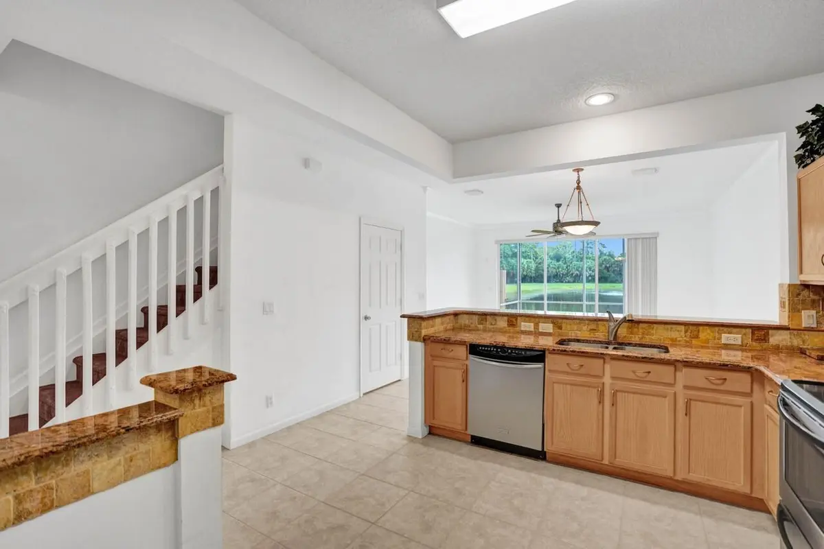 05_beyc6a79b56728174 at 1102 Woodfield Road, Greenacres