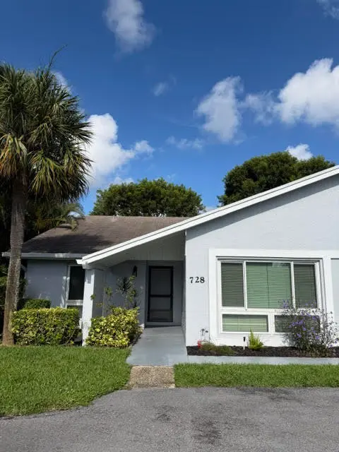 Front of villa at 728 Lago Road, Delray Beach
