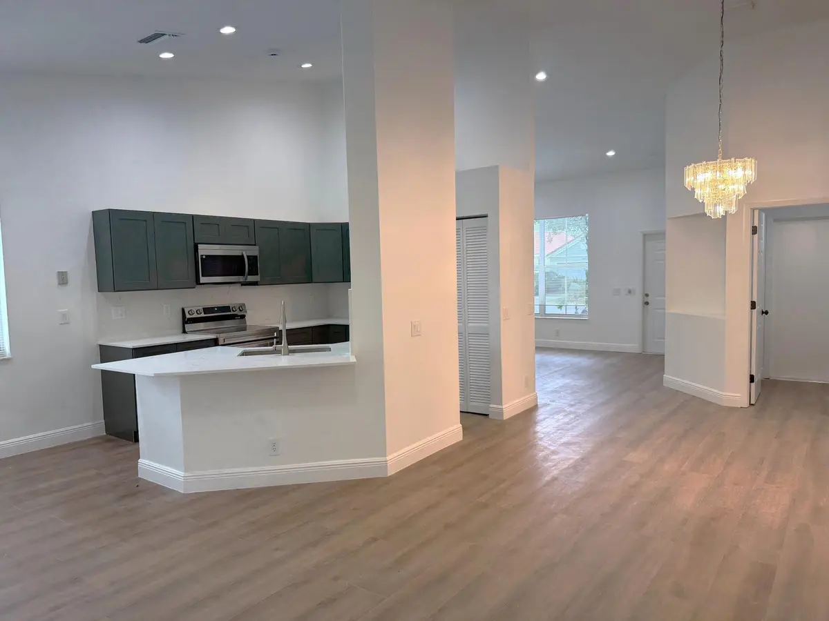 f2 at 853 SAND CREEK Circle, Weston
