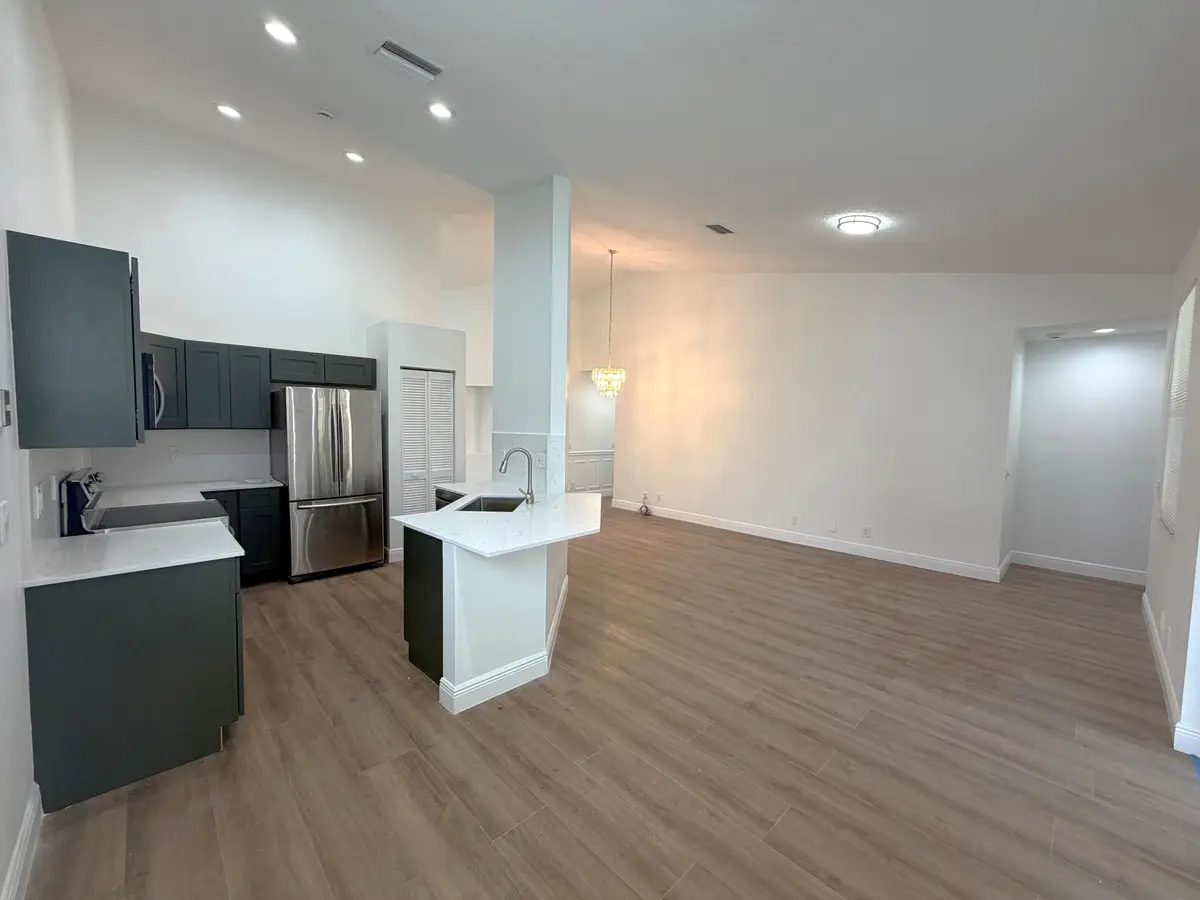 f6 at 853 SAND CREEK Circle, Weston