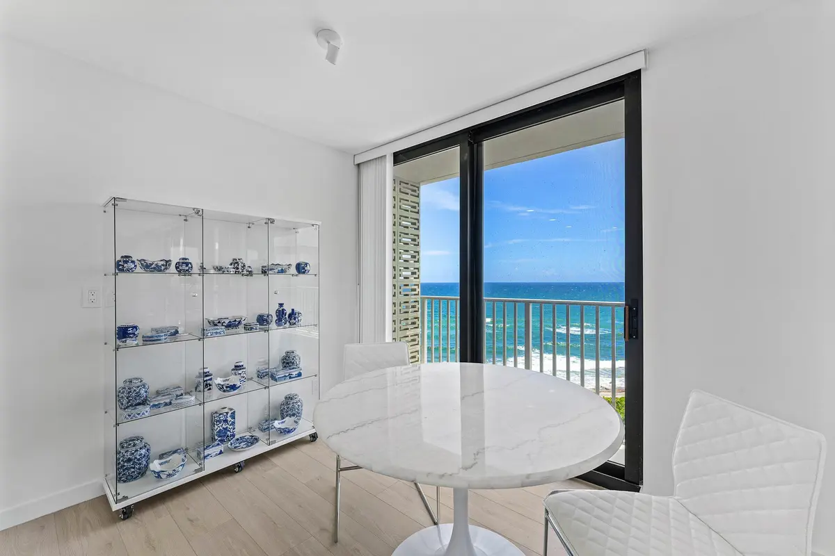 007 Dining at 3360 S Ocean Boulevard 5fii, Palm Beach