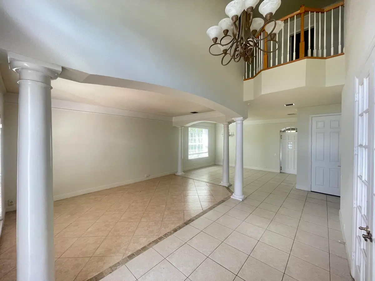 Liv-din1 at 10225 NW 60TH Place, Parkland