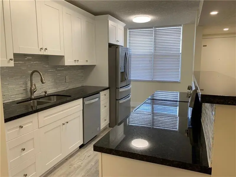 Photo 2 at 250 JACARANDA Drive 203, Plantation