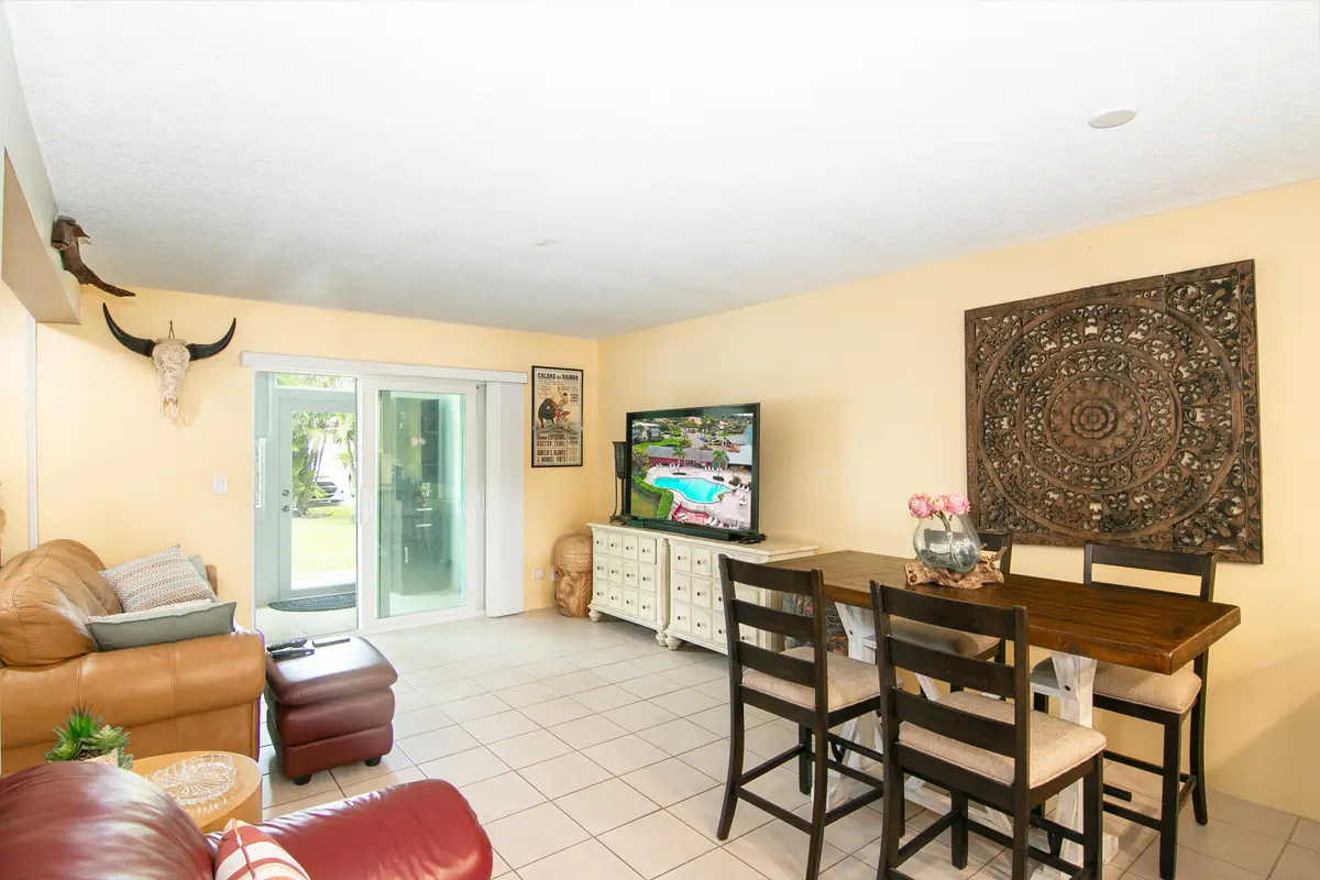 LIVINGROOM at 2812 Garden Drive 101, Lake Worth Beach