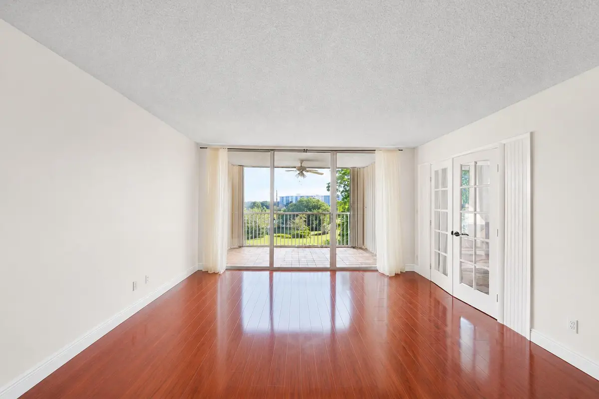 living 2 at 2901 S Palm Aire Drive 609, Pompano Beach