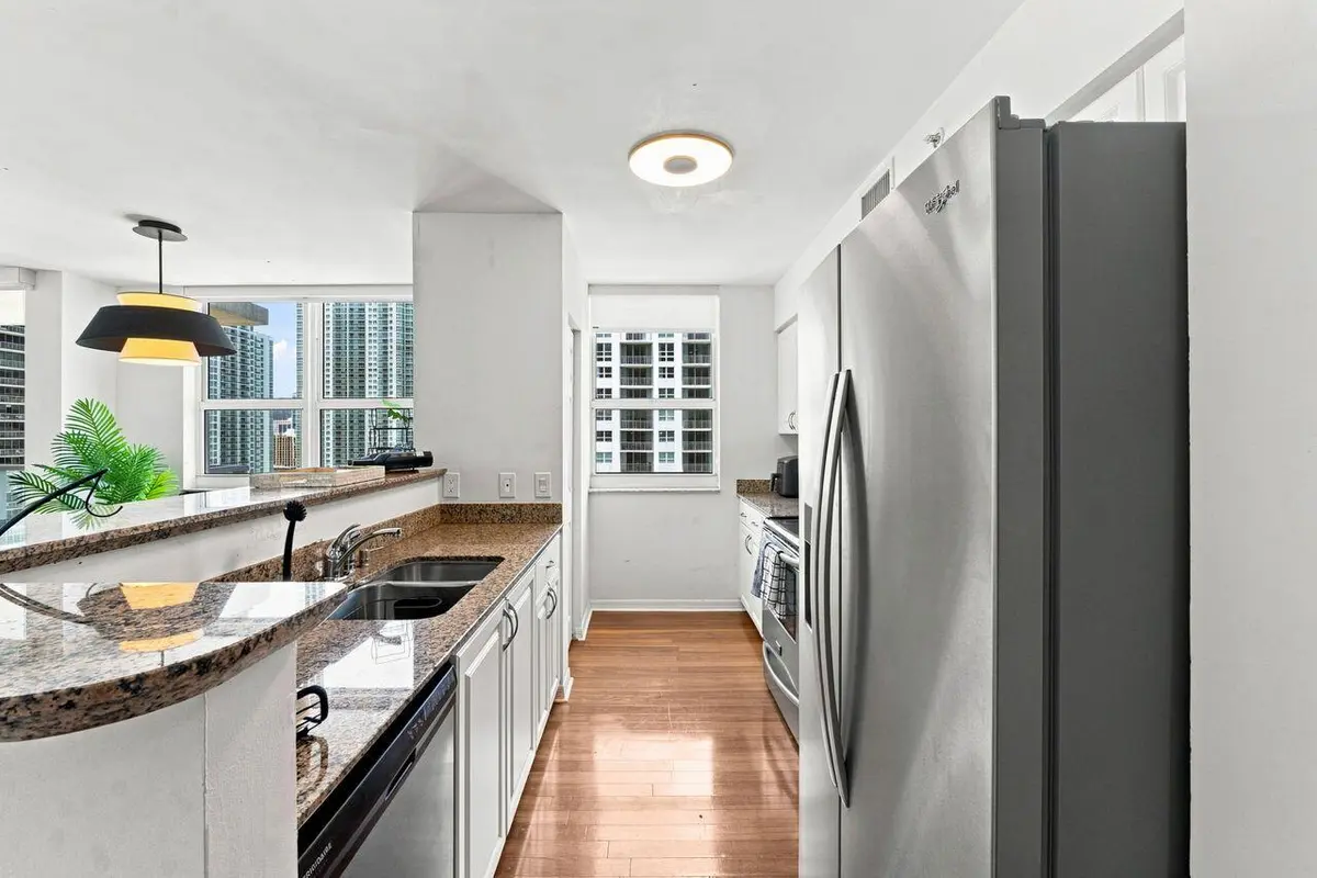 1155_Brickell_Bay_Dr_U2802__025 at 1155 BRICKELL BAY Drive 2802, Miami
