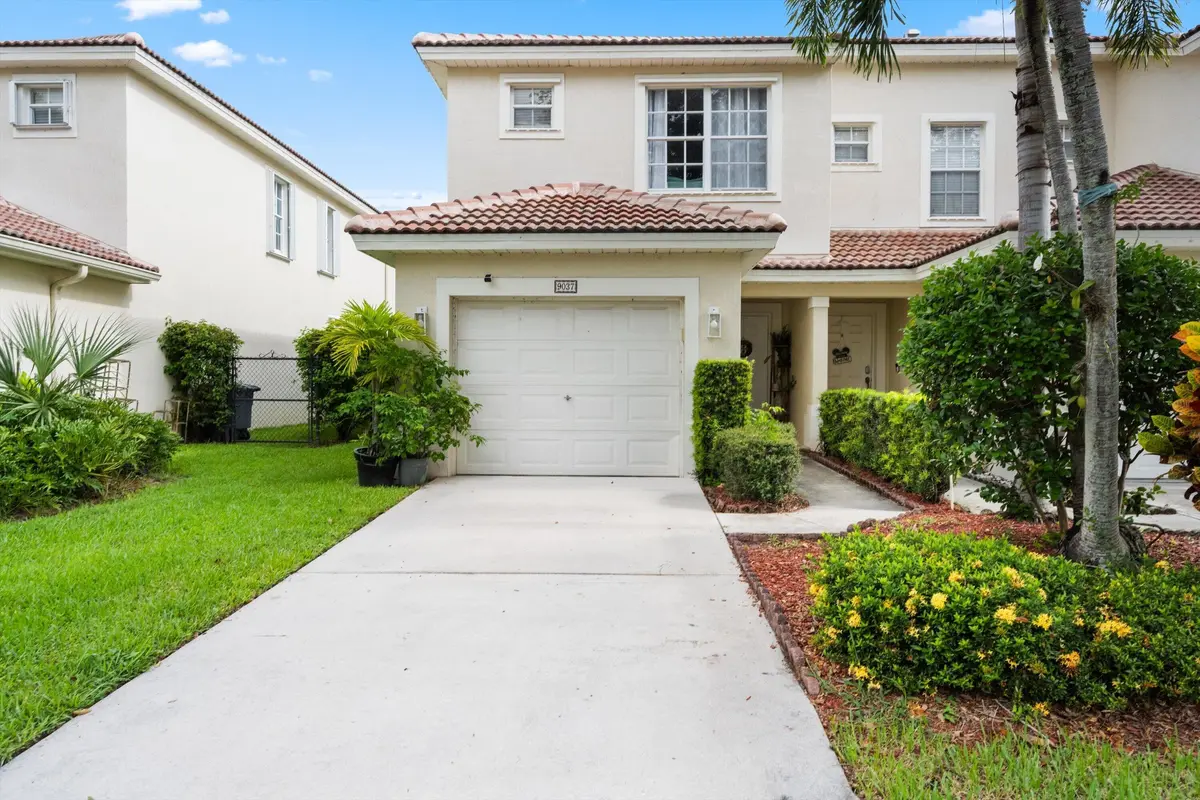 Driveway at 9037 Tremezzo Lane, Boynton Beach