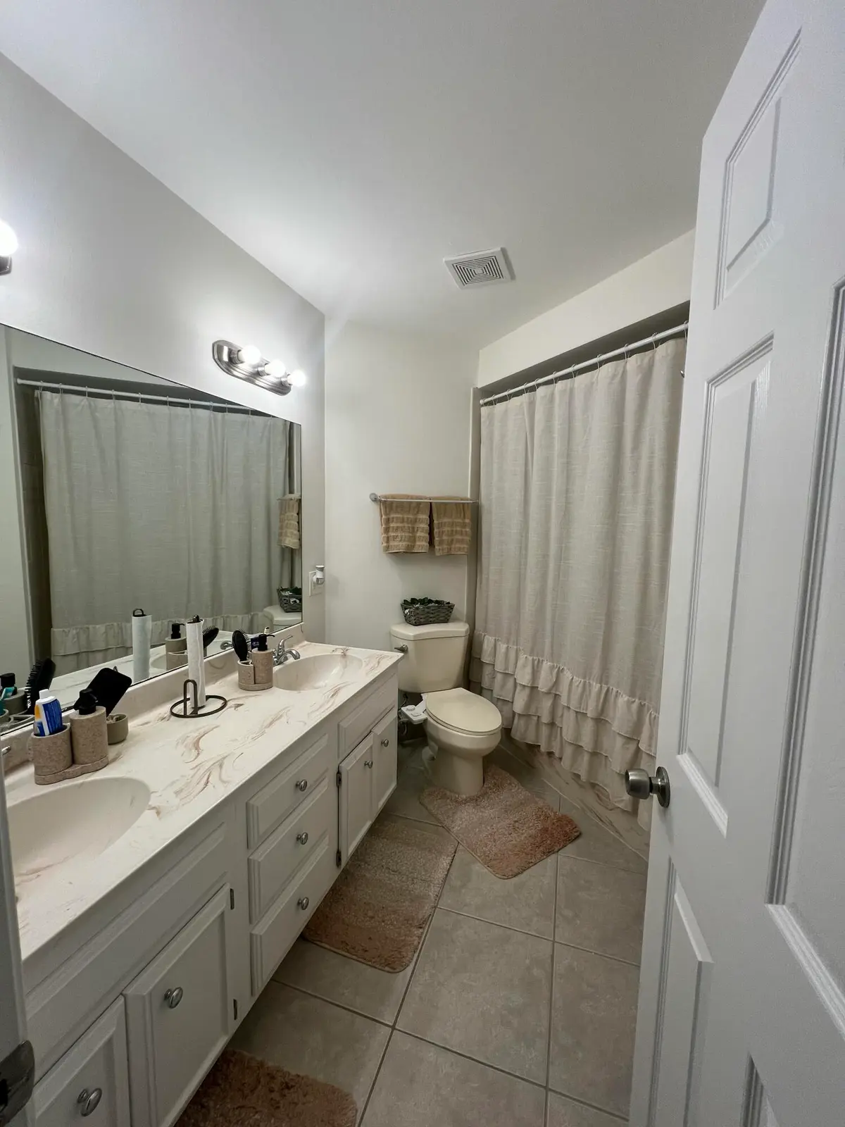 Master Bath at 4338 Hazel Avenue D, Palm Beach Gardens