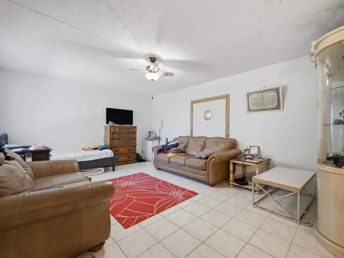 LIving at 2248 White Pine Circle A, Greenacres