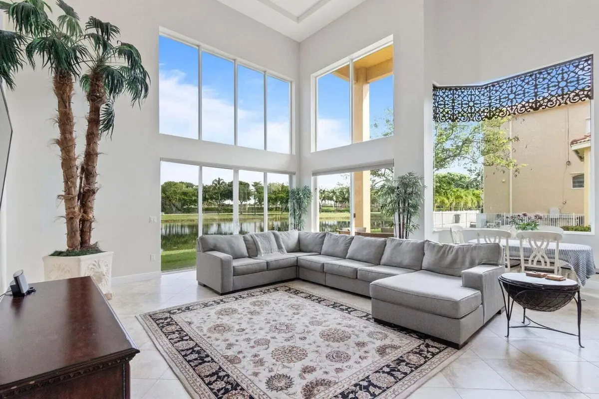 TV FAMILY ROOM at 2183 Widener Terrace, Wellington