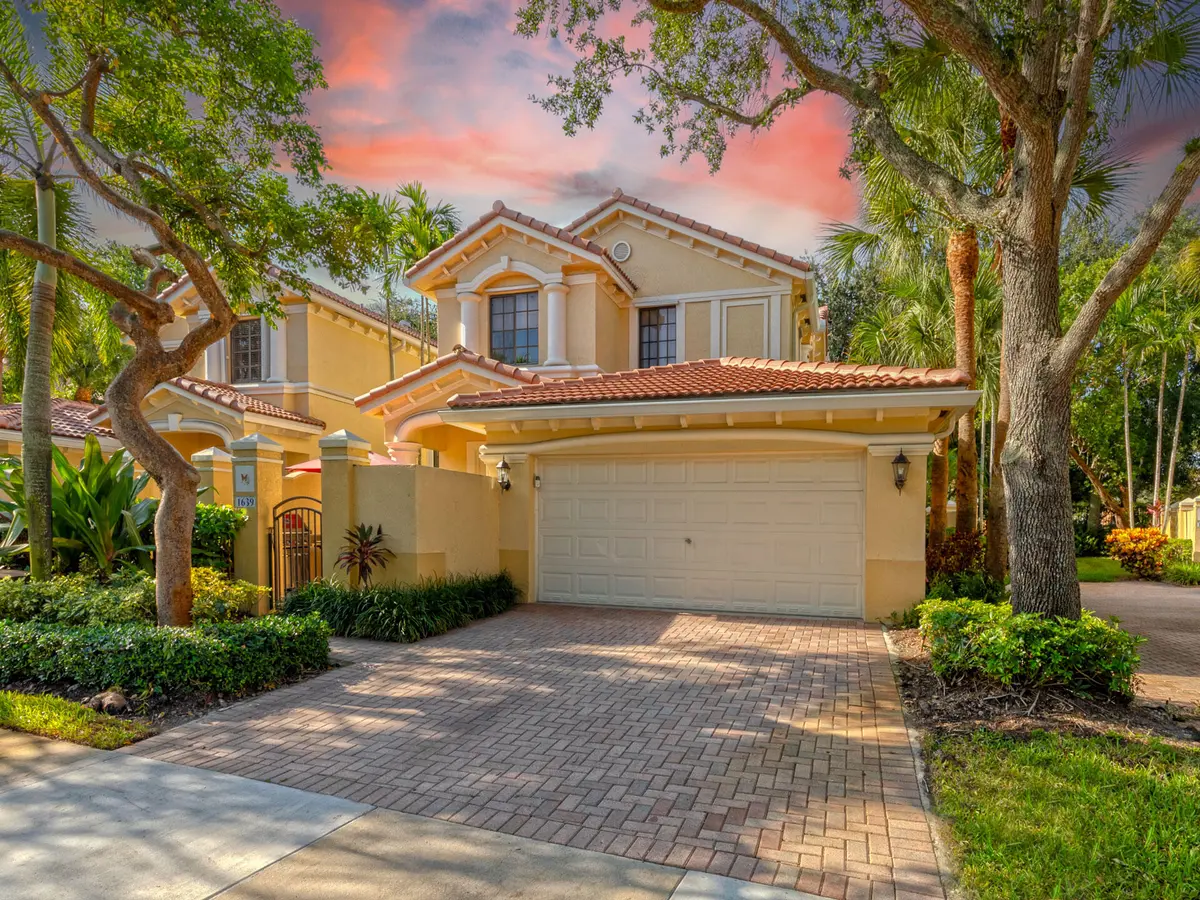 MATT HOUSE PIC FRONT at 1639 PASSION VINE Circle 16-4, Weston
