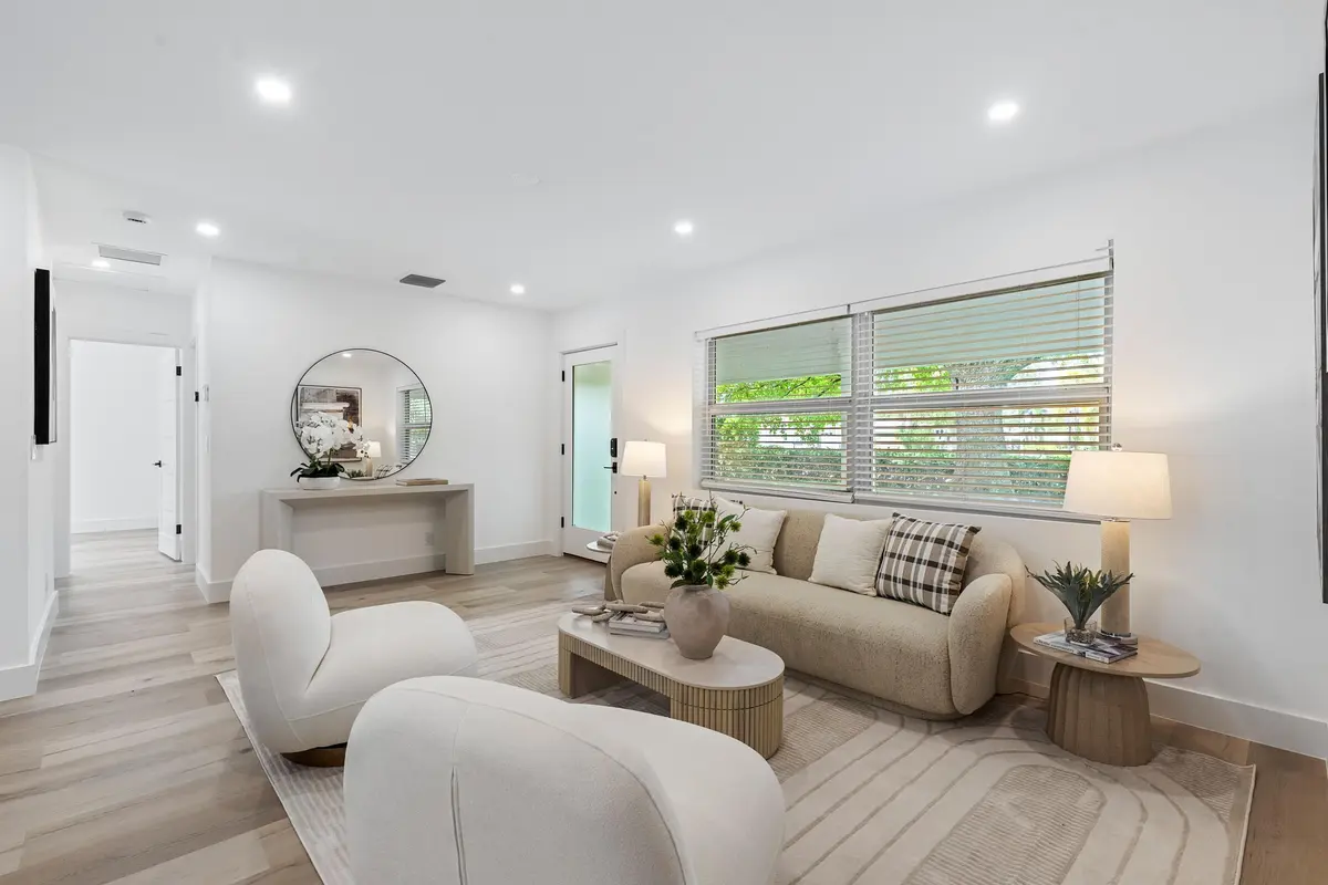 Living 3 at 1619 NE 2ND Avenue, Delray Beach
