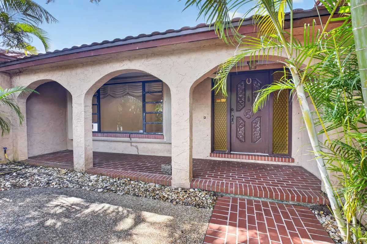 Front courtyard at 5688 WIND DRIFT Lane, Boca Raton
