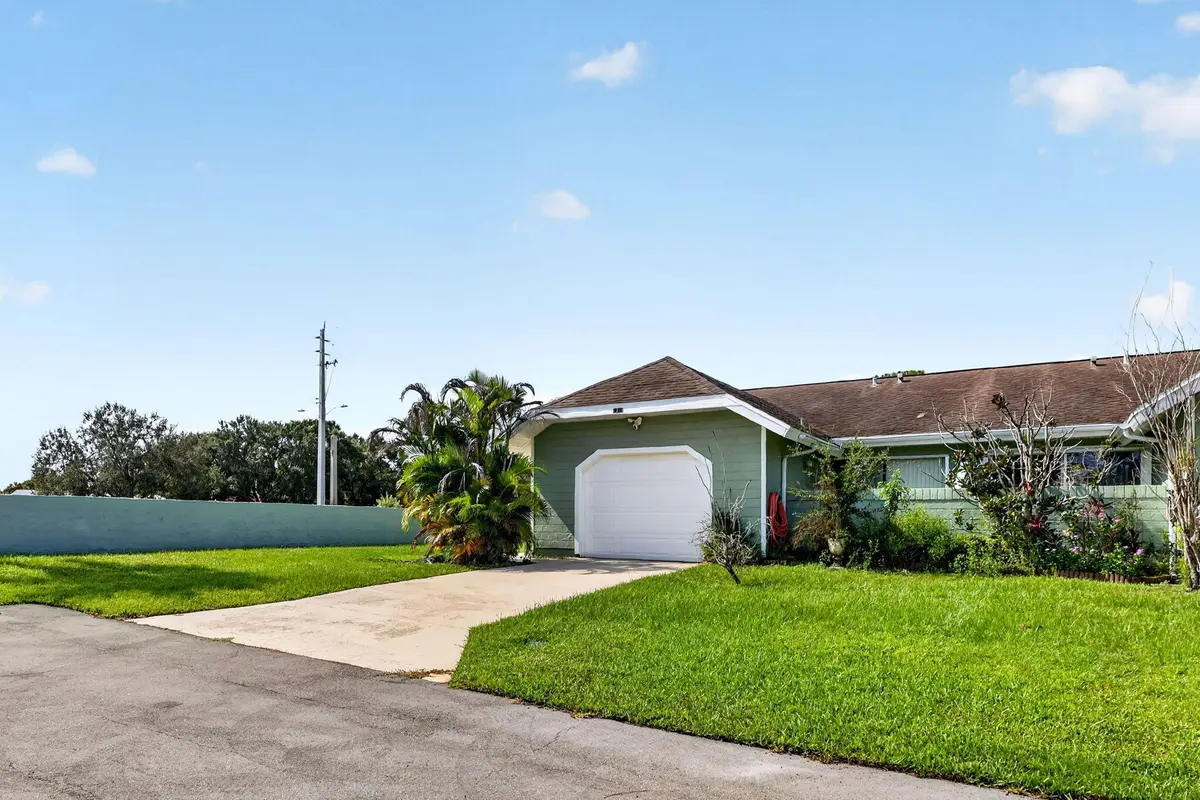 1-web-or-mls-5P1A6430 at 1713 SE Ryecroft Court, Port St. Lucie