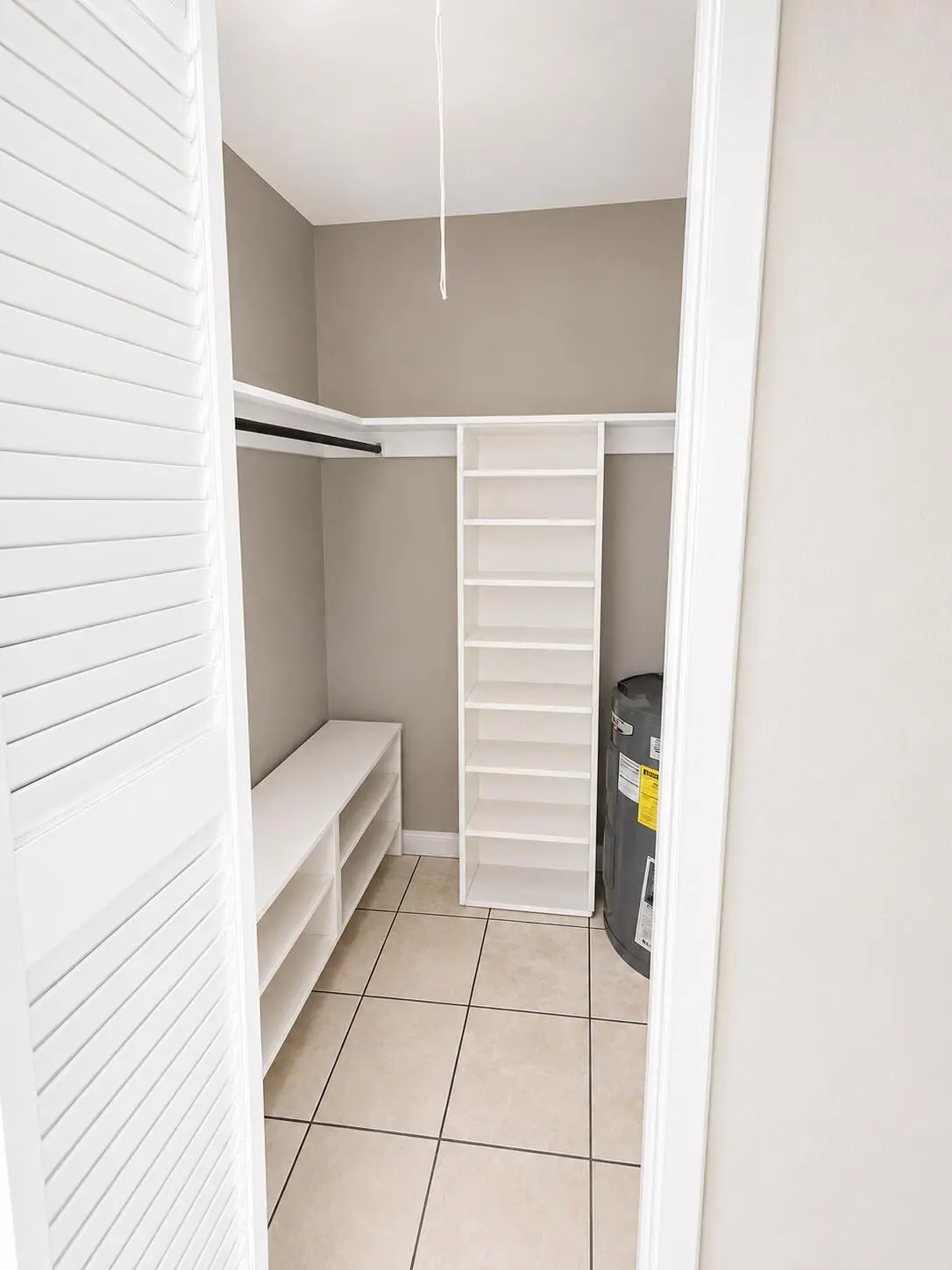closet at 1814 E Oakland Park 41, Oakland Park