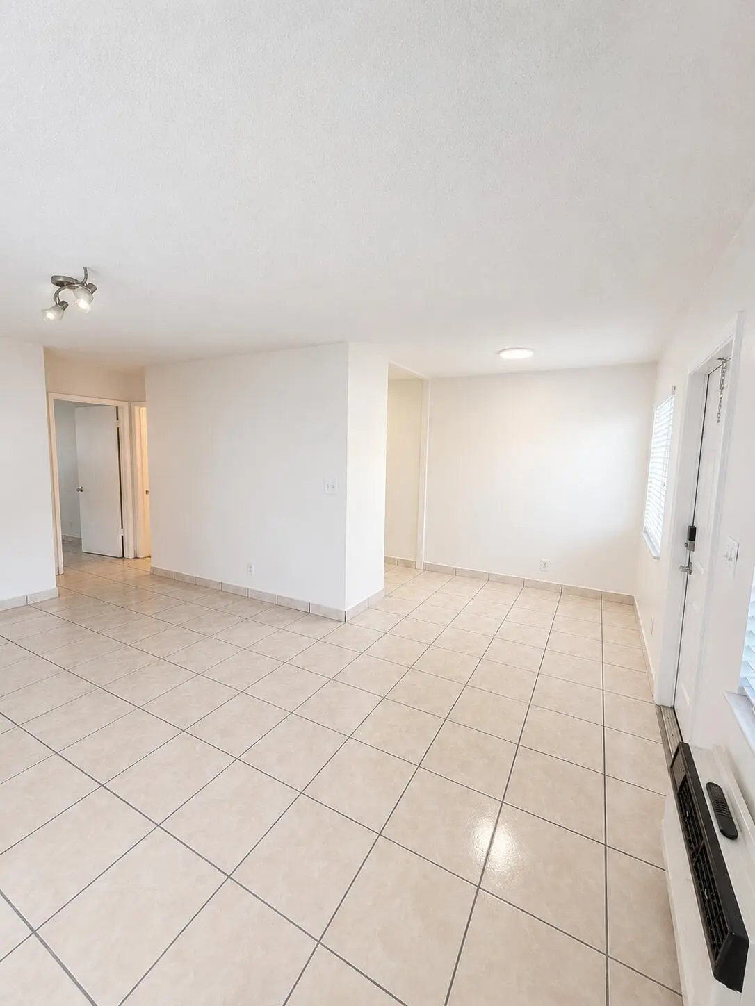 Living Area / Dining combo at 1814 E Oakland Park 41, Oakland Park