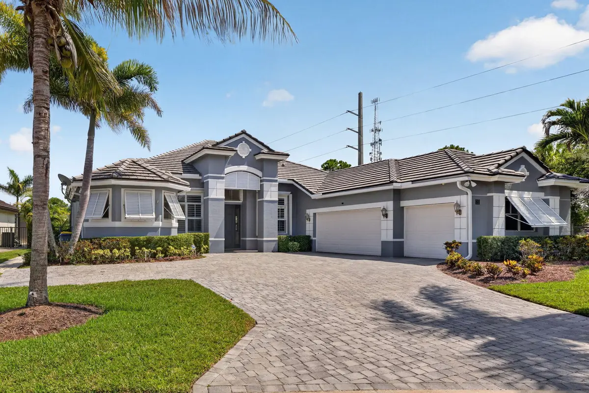 Front of home at 755 SW RIVER BEND Circle, Stuart
