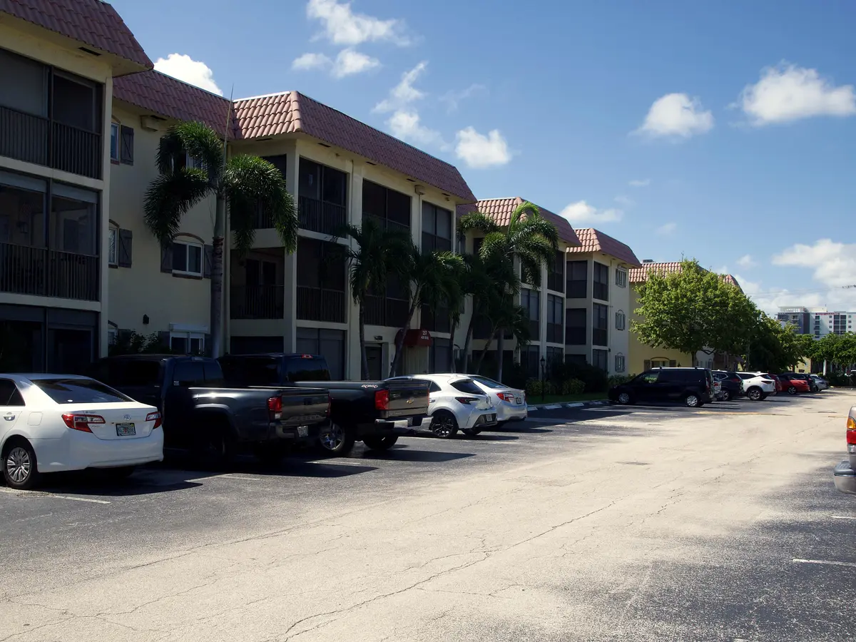 3 257 S Cypress at 257 S CYPRESS Road 406, Pompano Beach