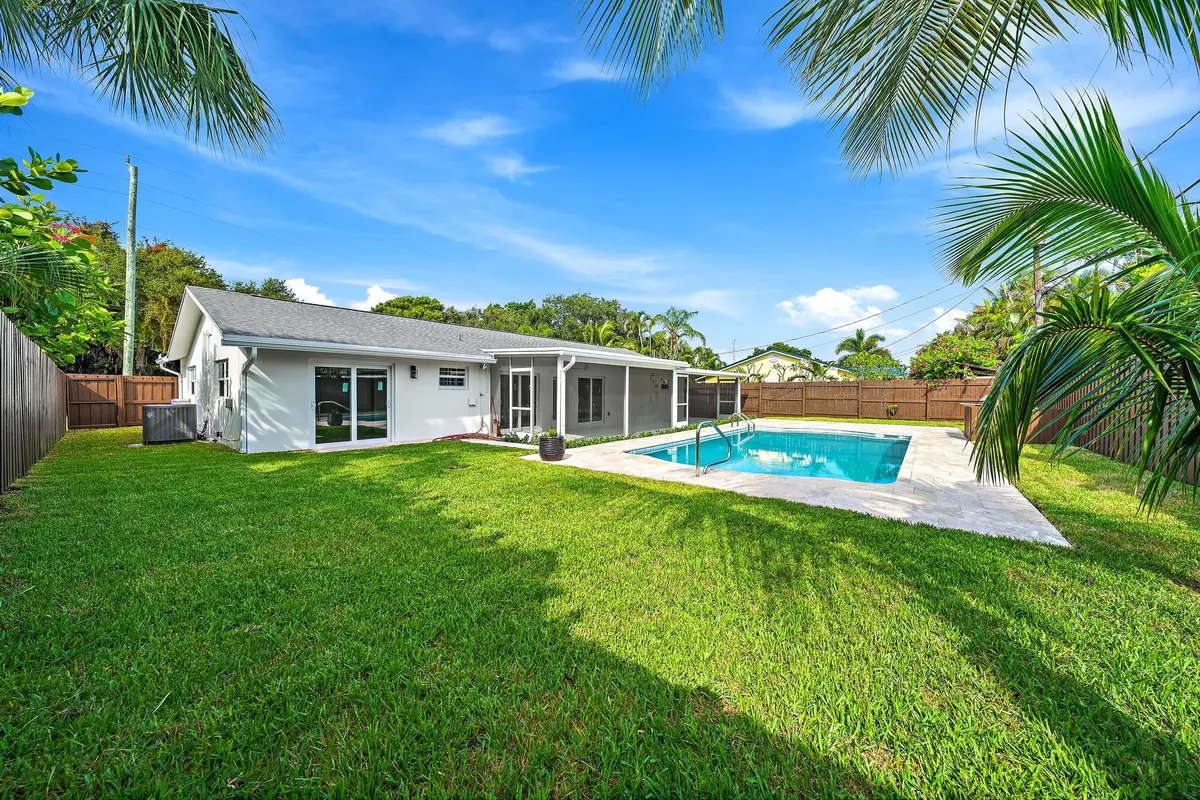 109 E Riverside Dr-19 at 109 E RIVERSIDE Drive, Jupiter
