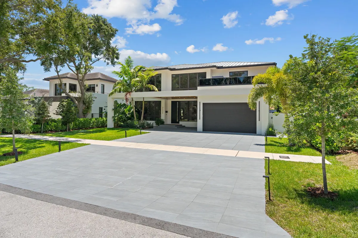 3-web-or-mls-DSC01316 at 2506 NE 14TH Street, Fort Lauderdale
