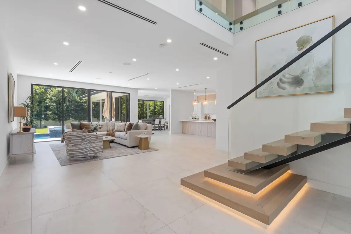 12-web-or-mls-DSC01405 at 2506 NE 14TH Street, Fort Lauderdale