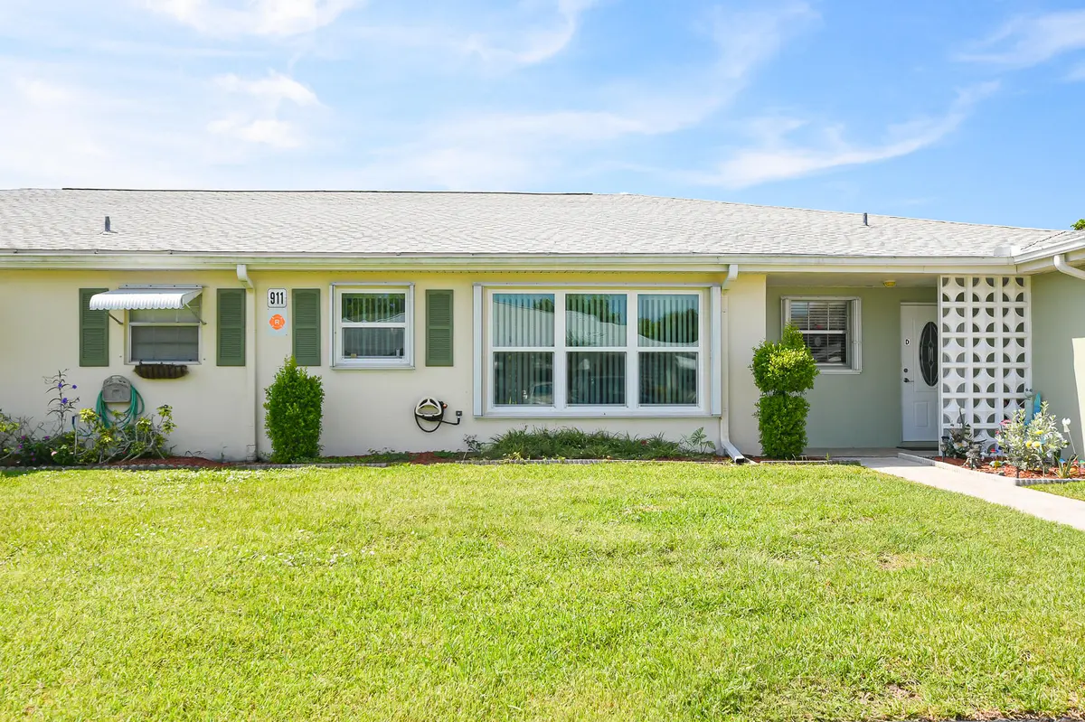 Welcome Home! at 911 SAVANNAS POINT Drive C, Fort Pierce
