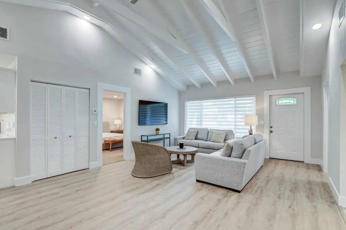 11_dsc_8139_40_41_42_43 at 1910 NE 2nd Avenue, Delray Beach