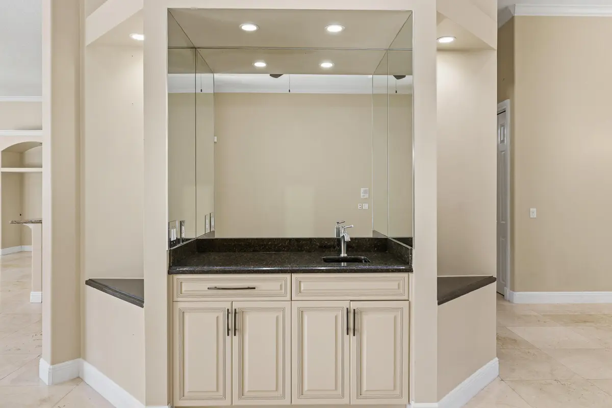 Entry Wet bar at 8480 MAN O WAR Road, Palm Beach Gardens