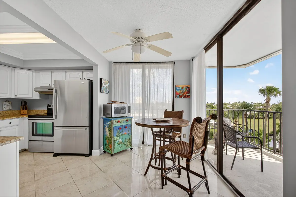 Dining Area at 5059 N Hwy A1A 406, Fort Pierce