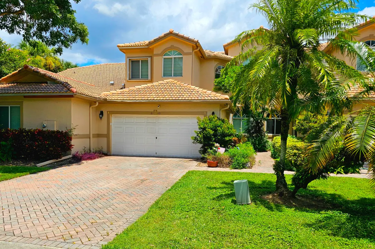 Front Garage at 8149 MADISON LAKES Circle, Davie