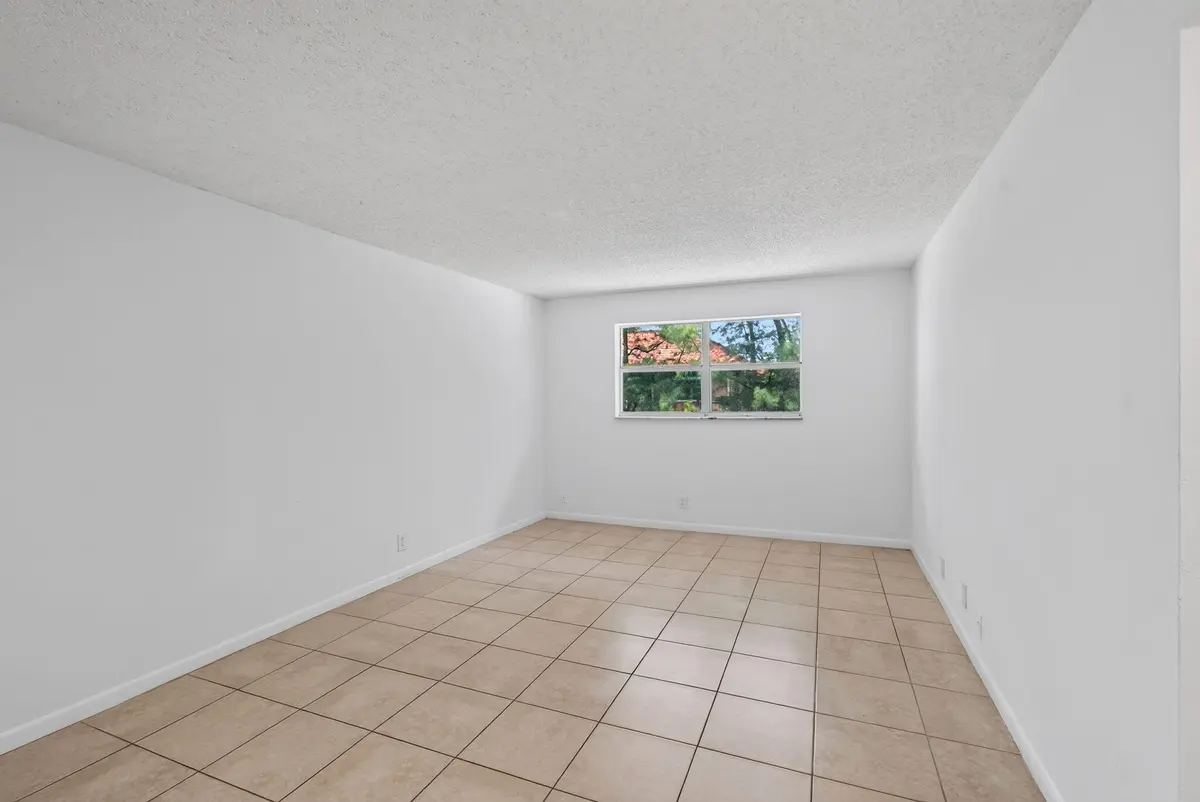 Living Area at 450 SW 2ND Avenue 205, Boca Raton