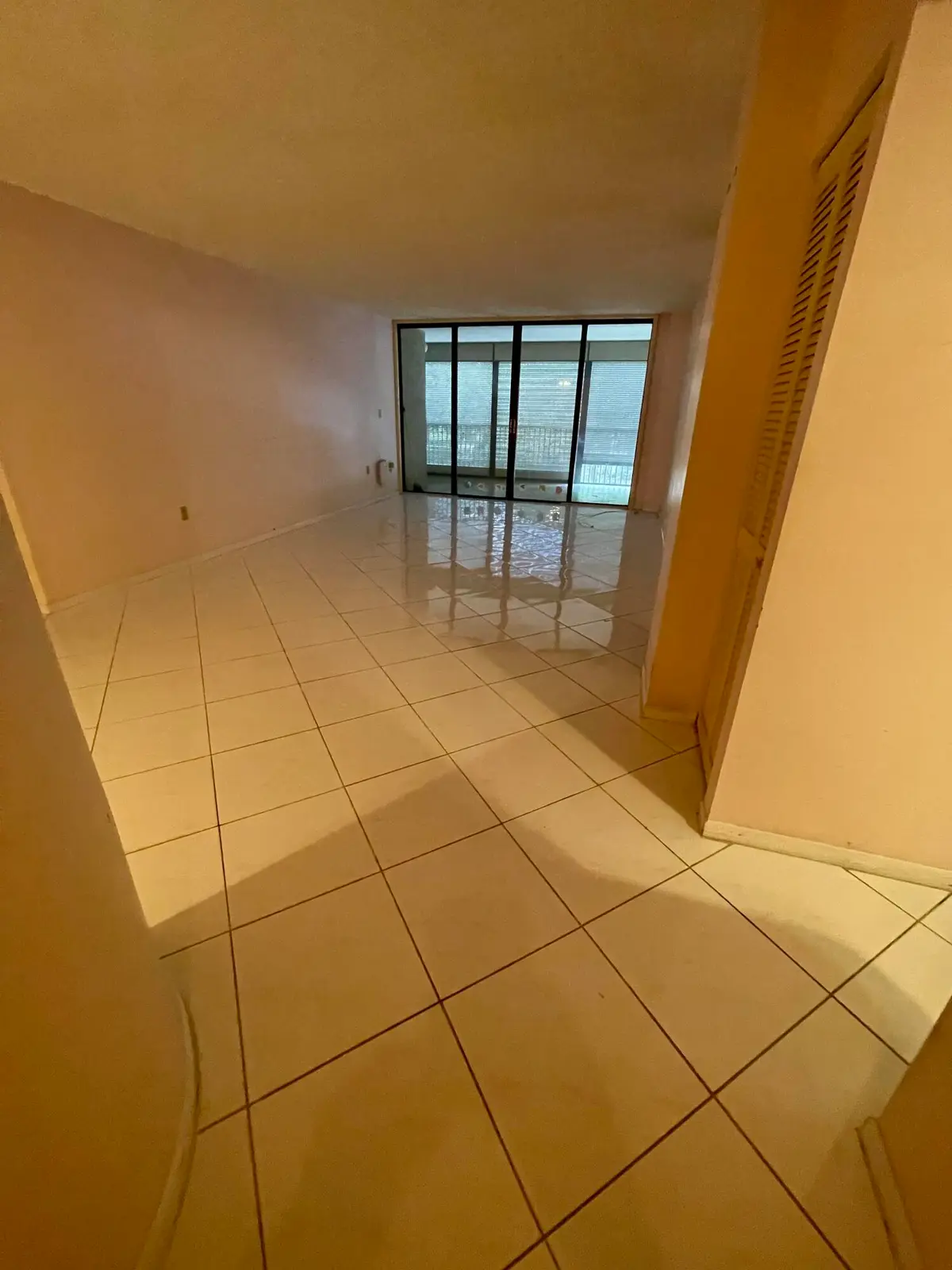 Livingroom at 2802 N 46th Avenue B318, Hollywood