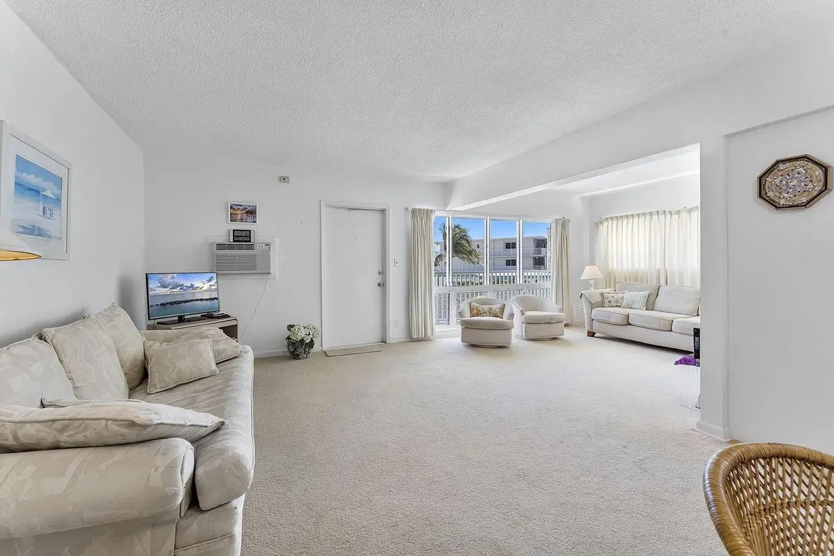 Photo 7 at 1470 S OCEAN Boulevard 903, Lauderdale-By-The-Sea