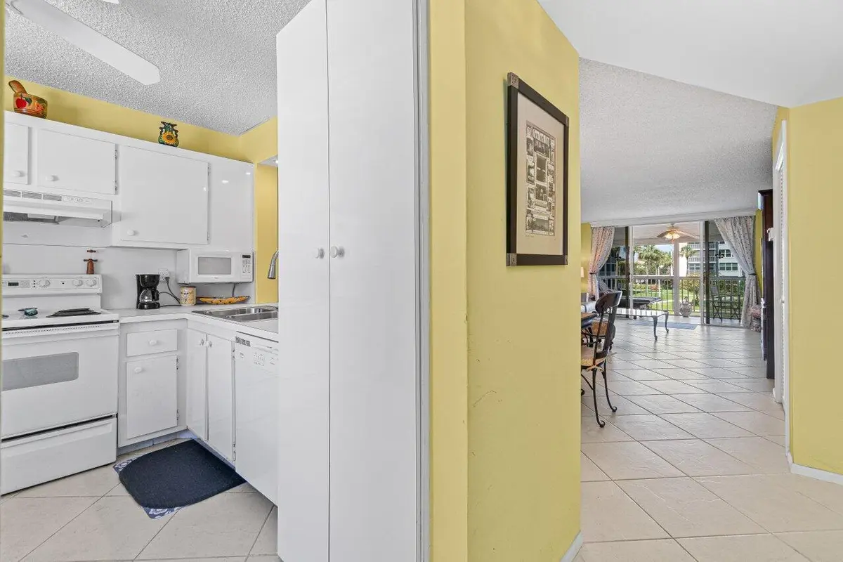 FOYER-KITCHEN-DINING at 911 Gardenia Drive 249, Delray Beach