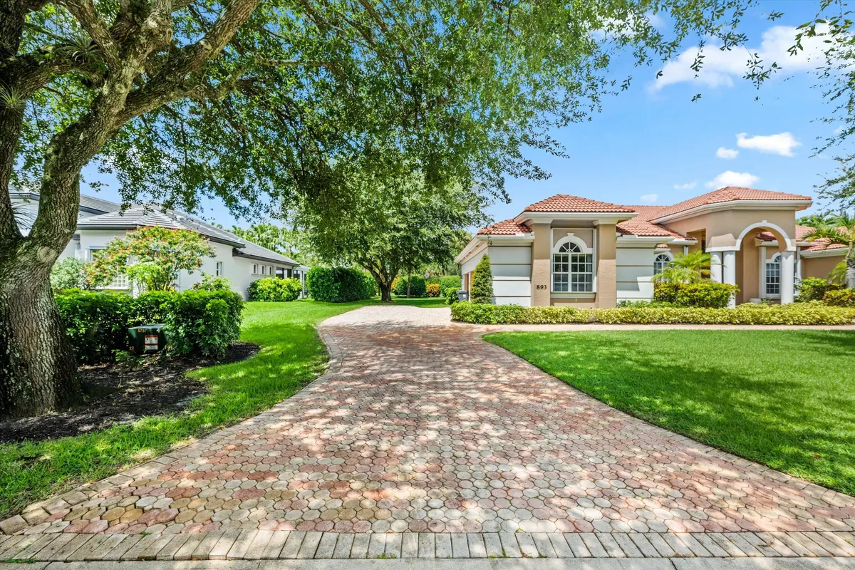 Extra Long Pavered Driveway at 893 FOREST GLEN Lane, Wellington