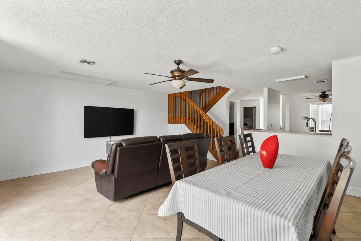 Dining/Family Room at 7127 WOODMONT Way 7127, Tamarac