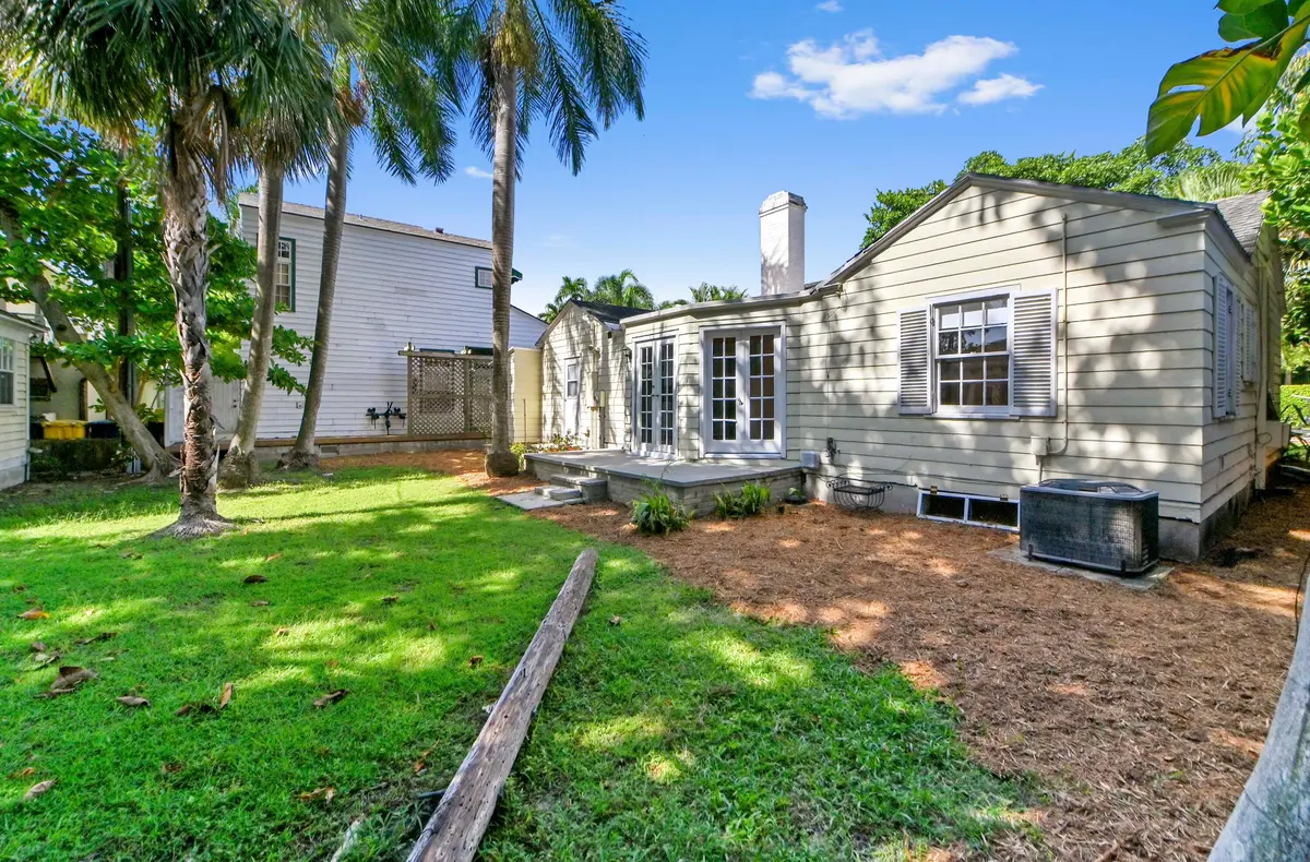 32 backyard 04 at 53 Palm Square, Delray Beach