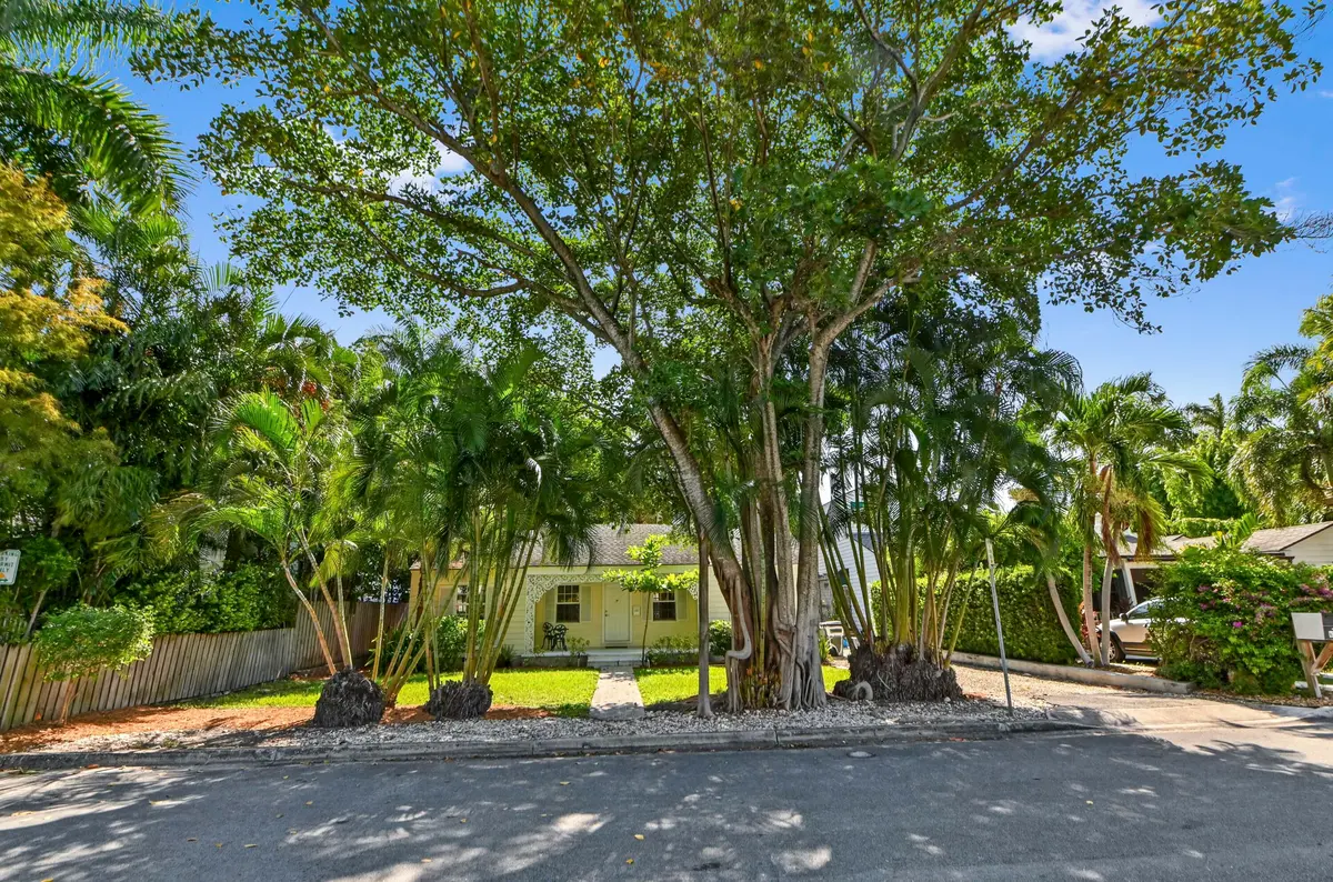 01 Front 01 at 53 Palm Square, Delray Beach
