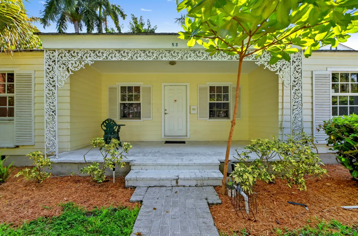 05 Entry 04 at 53 Palm Square, Delray Beach