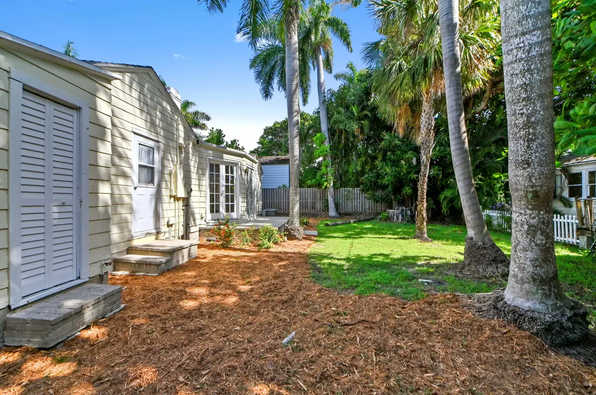 29 backyard 01 at 53 Palm Square, Delray Beach