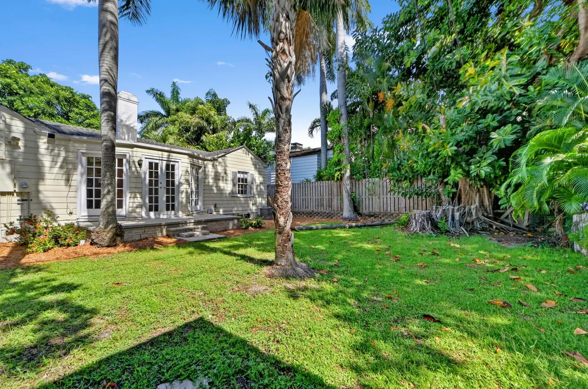 30 backyard 02 at 53 Palm Square, Delray Beach